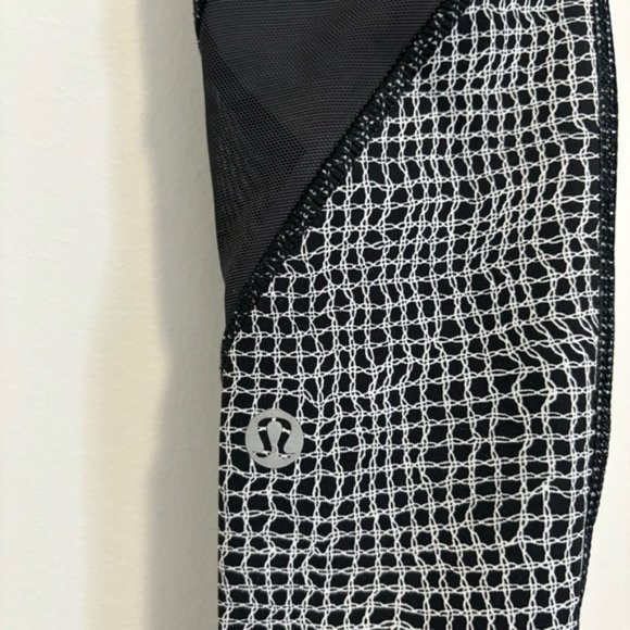 Lululemon Outrun Tight Fall Net White Black Side Pocket Workout Ankle Crop - Picture 13 of 16